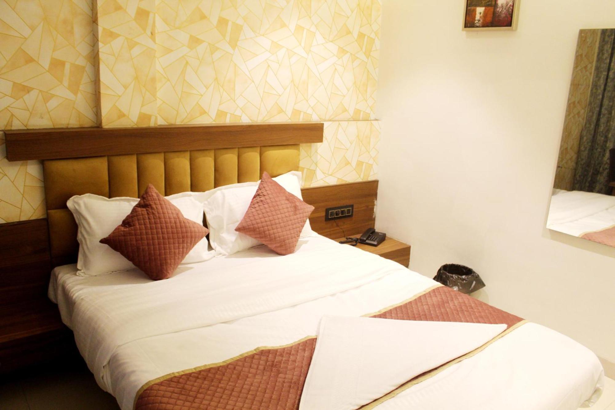 Hotel India Gate Narhe, بونة المظهر الخارجي الصورة