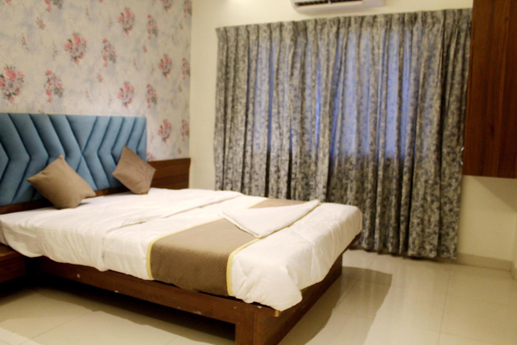 Hotel India Gate Narhe, بونة المظهر الخارجي الصورة